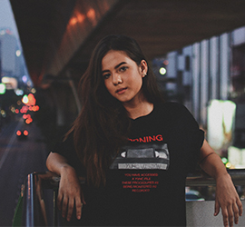 Women black tshirt